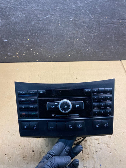2010-2011 Mercedes W212 E350 E550 Stereo CD Changer Radio A2129002812 ad1686 DG0