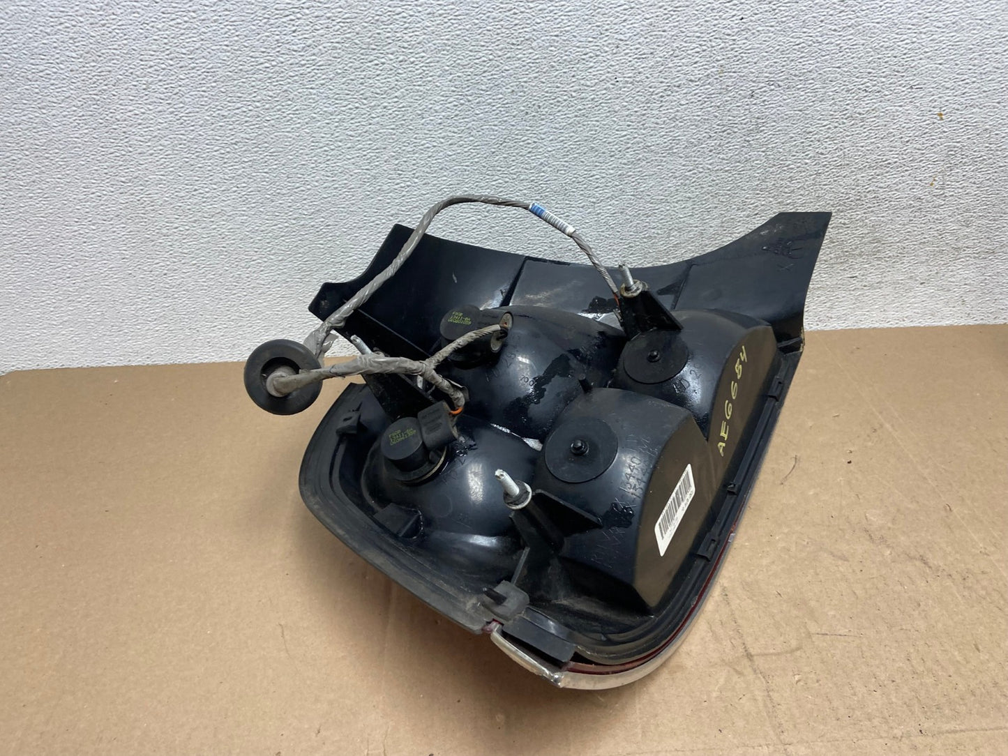 1998-2003 Ford Crown Victoria Right Passenger Rh Side Tail Light AE6684 LK5