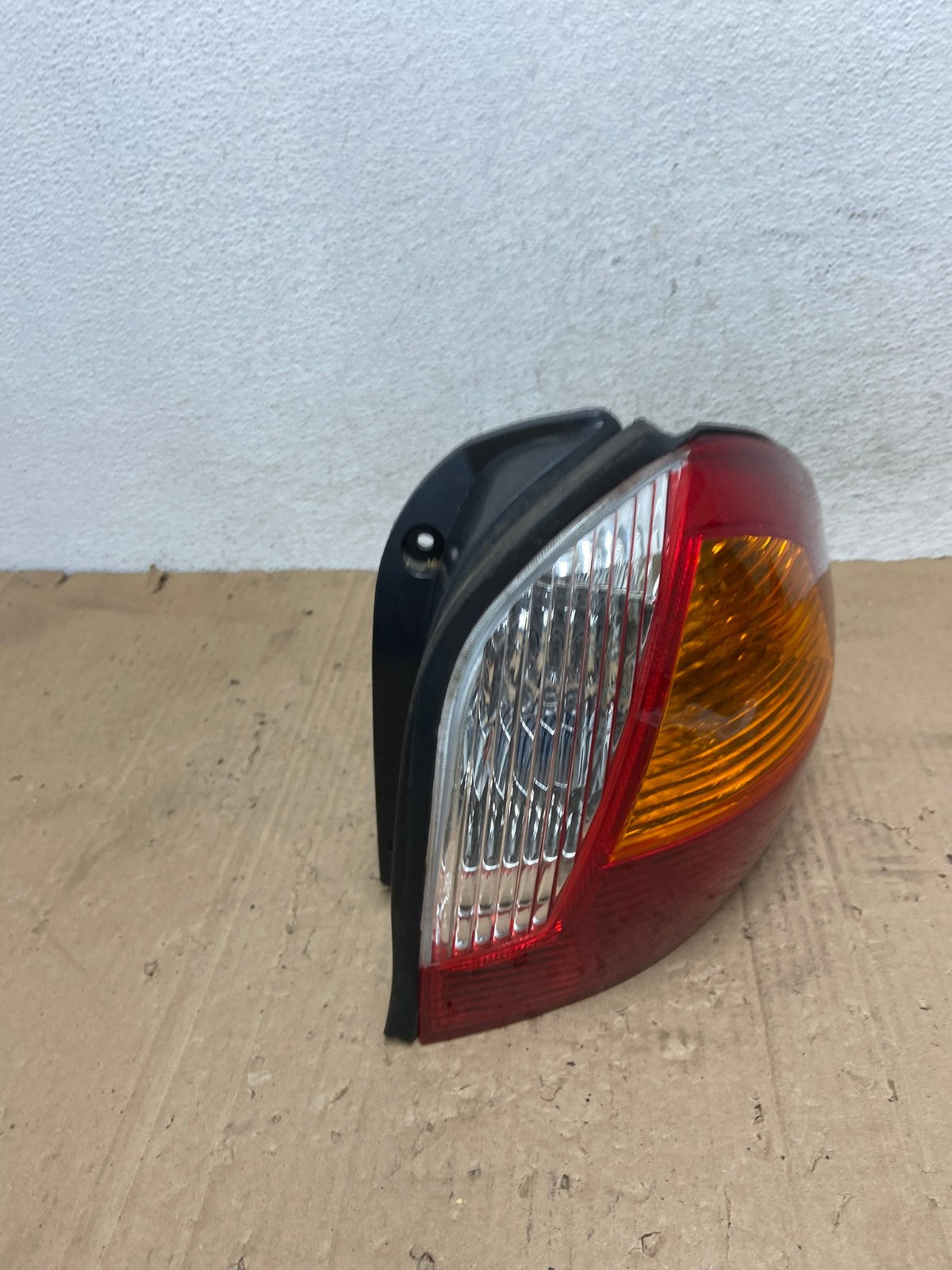 2001 2002 2003 2004 Hyundai Santa Fe Right Passenger Rh Tail Light TYC AE9318 LK2