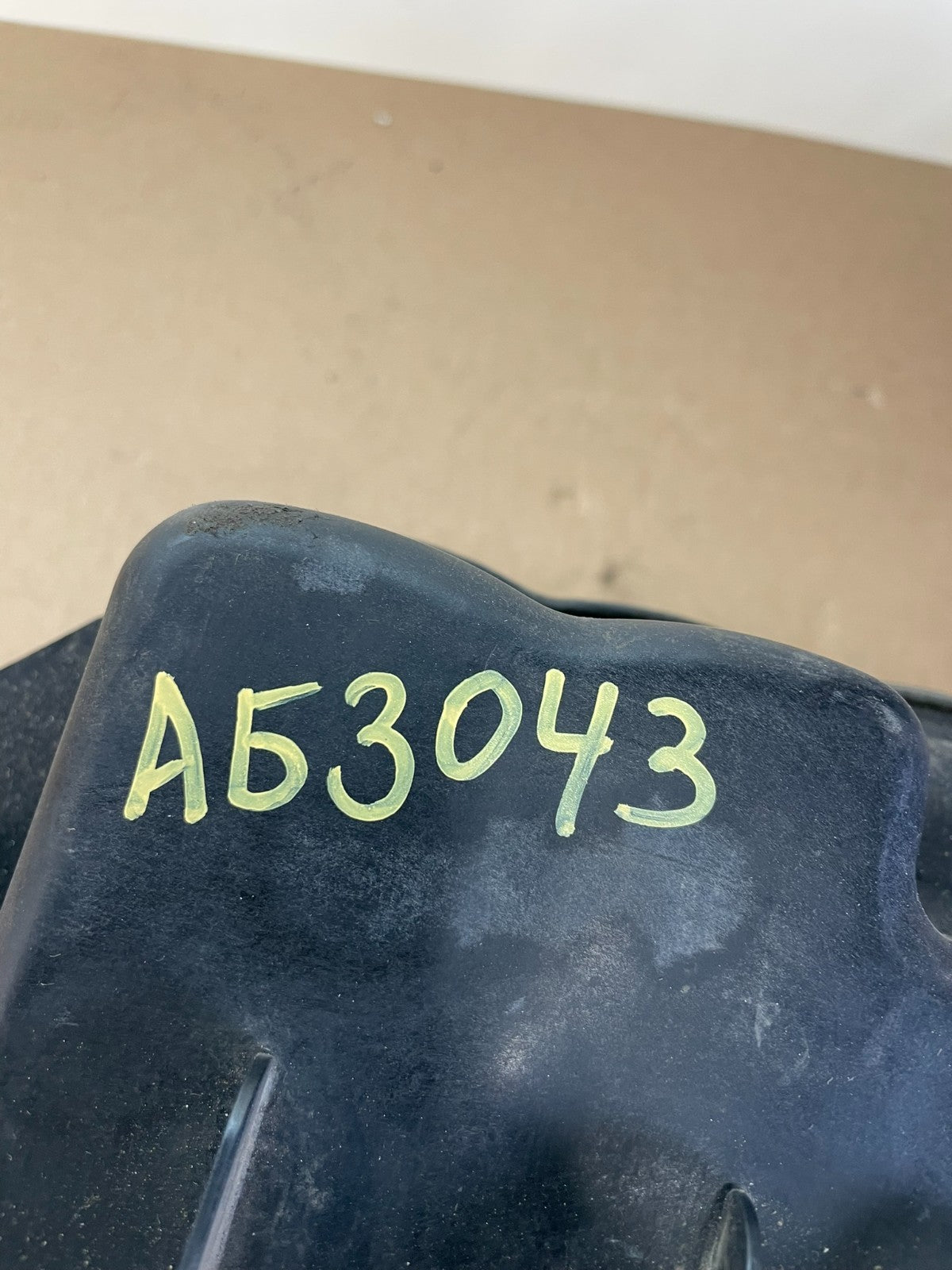 2011 to 2016 Ford F-250 F350 Air Intake Cleaner Box Coolant Bottle ag3043 DG7