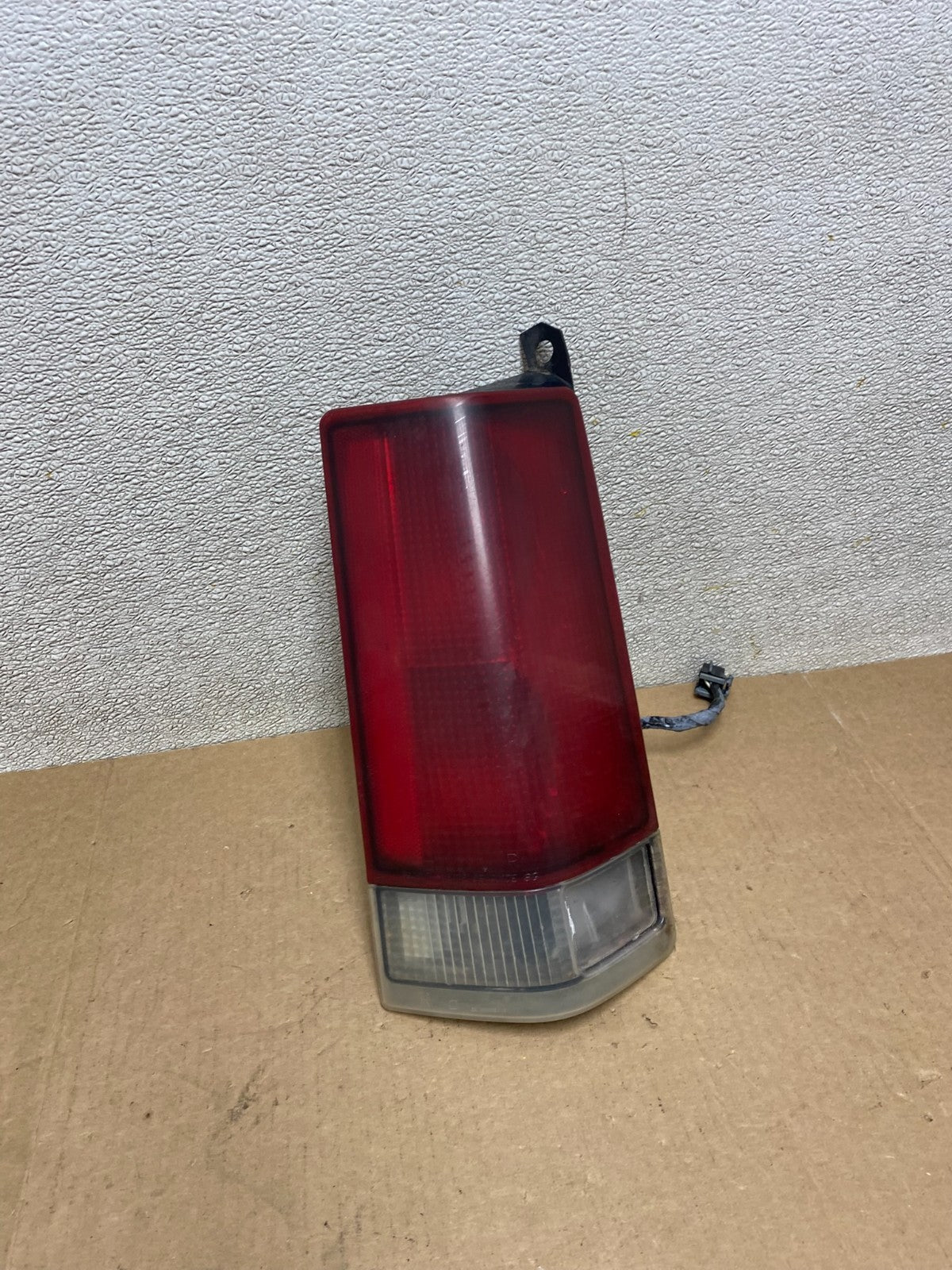 2001 2002 Chevrolet Express 1500 2500 3500 Right Passenger Tail Light W8457 DW2
