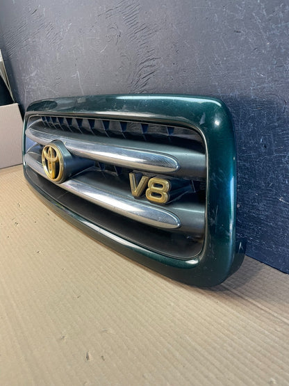 2001 to 2004 Toyota Sequoia Front Upper Grill Grille W/ Emblem AE8673 DG1
