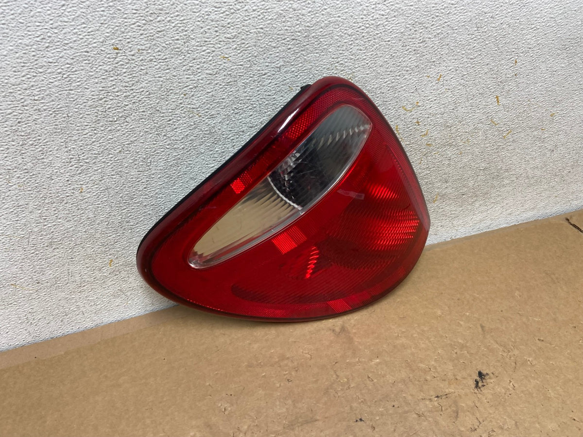 2004 to 2007 Dodge Grand Caravan Left Driver Lh Tail Light AI3535 LK2