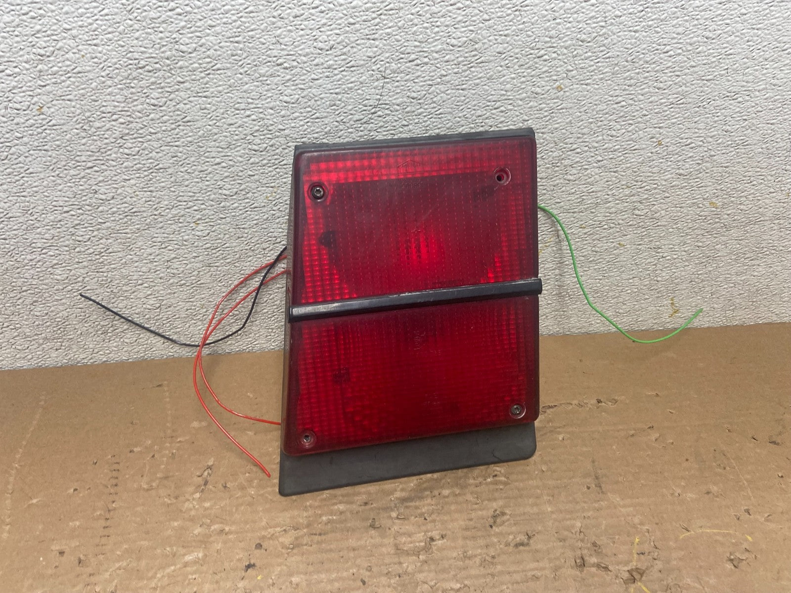 1980 to 1993 Saab 900 Right Passenger RH Side Inner Tail Light r1121 DG0