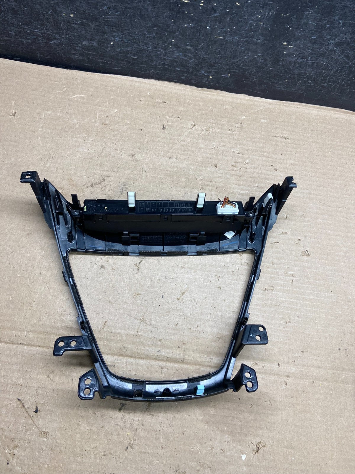 2014-2016 Hyundai Elantra Center Radio Climate Control Air Vent Bezel AH3753 DG4