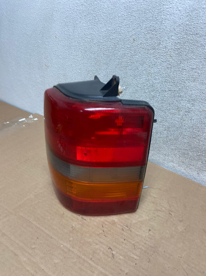 1993-1998 Jeep Grand Cherokee ZJ Right Passenger Side Rh Tail Light AH9400 LK1