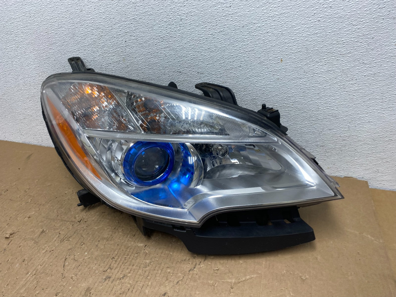 2013 - 2016 Buick Encore Right Passenger RH Side Halogen Headlight AD8221 DW1