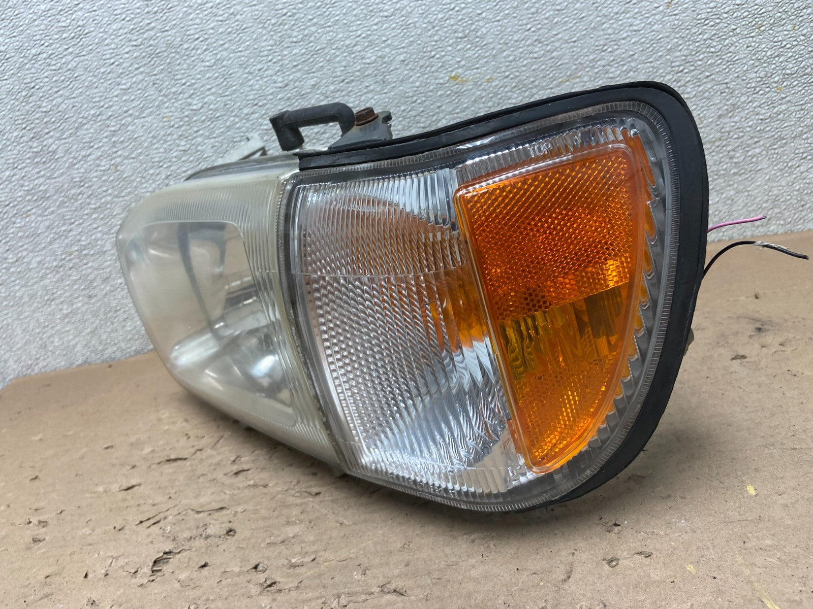 1999 to 2004 Nissan Pathfinder Left Driver Halogen Headlight Oem AB0905 DW1