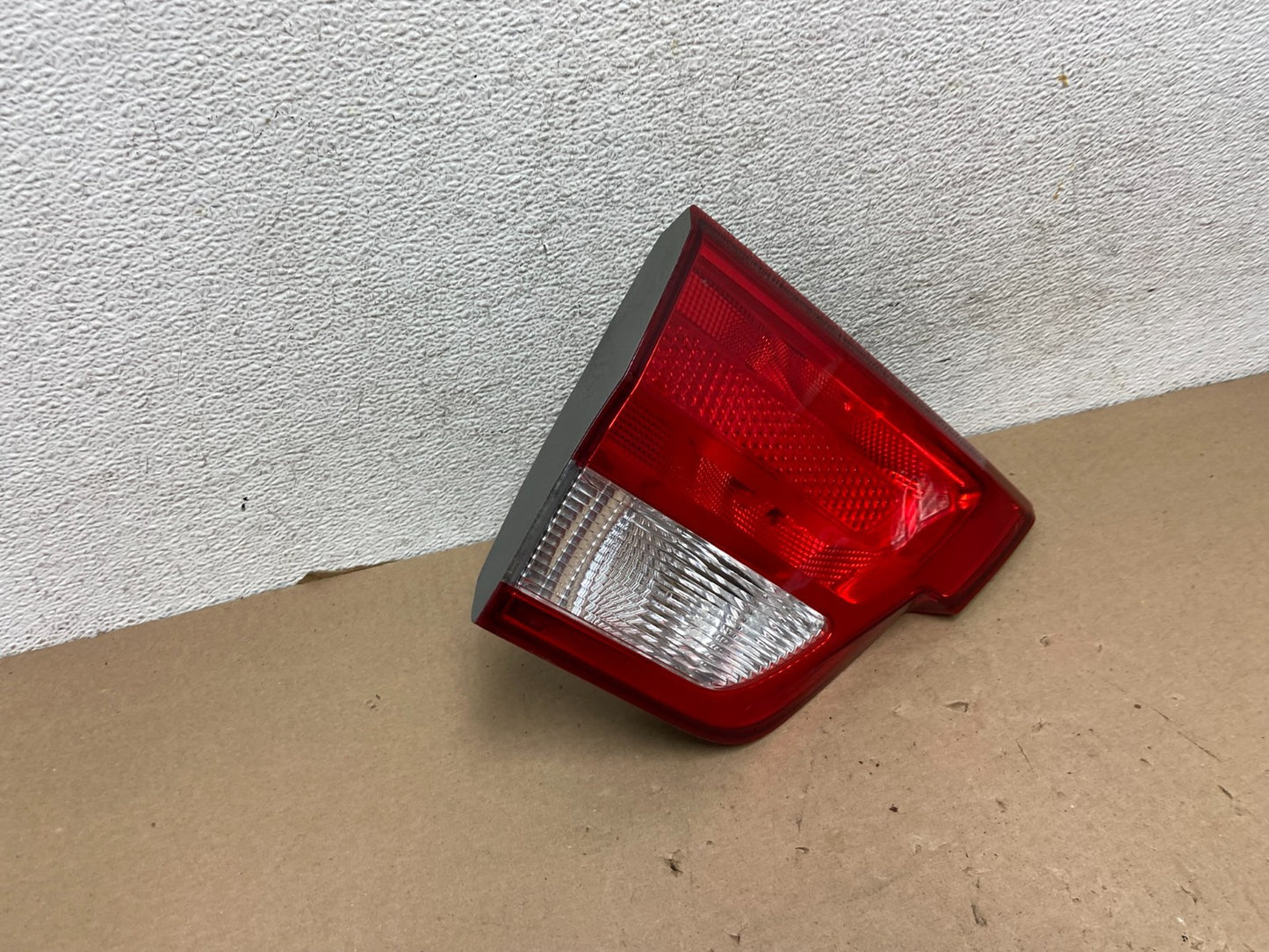 2011-2013 Jeep Grand Cherokee Left Driver Side Lh Inner Tail Light AG34192