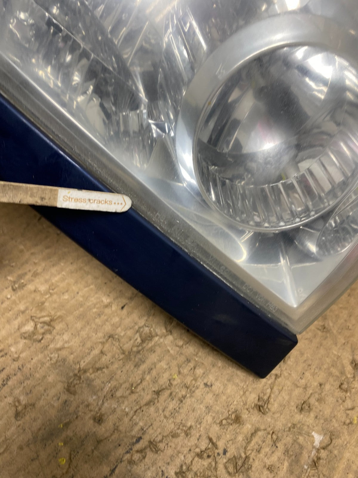 2004 to 2007 Nissan Armada Right Passenger RH Side Headlight W7747 DW4