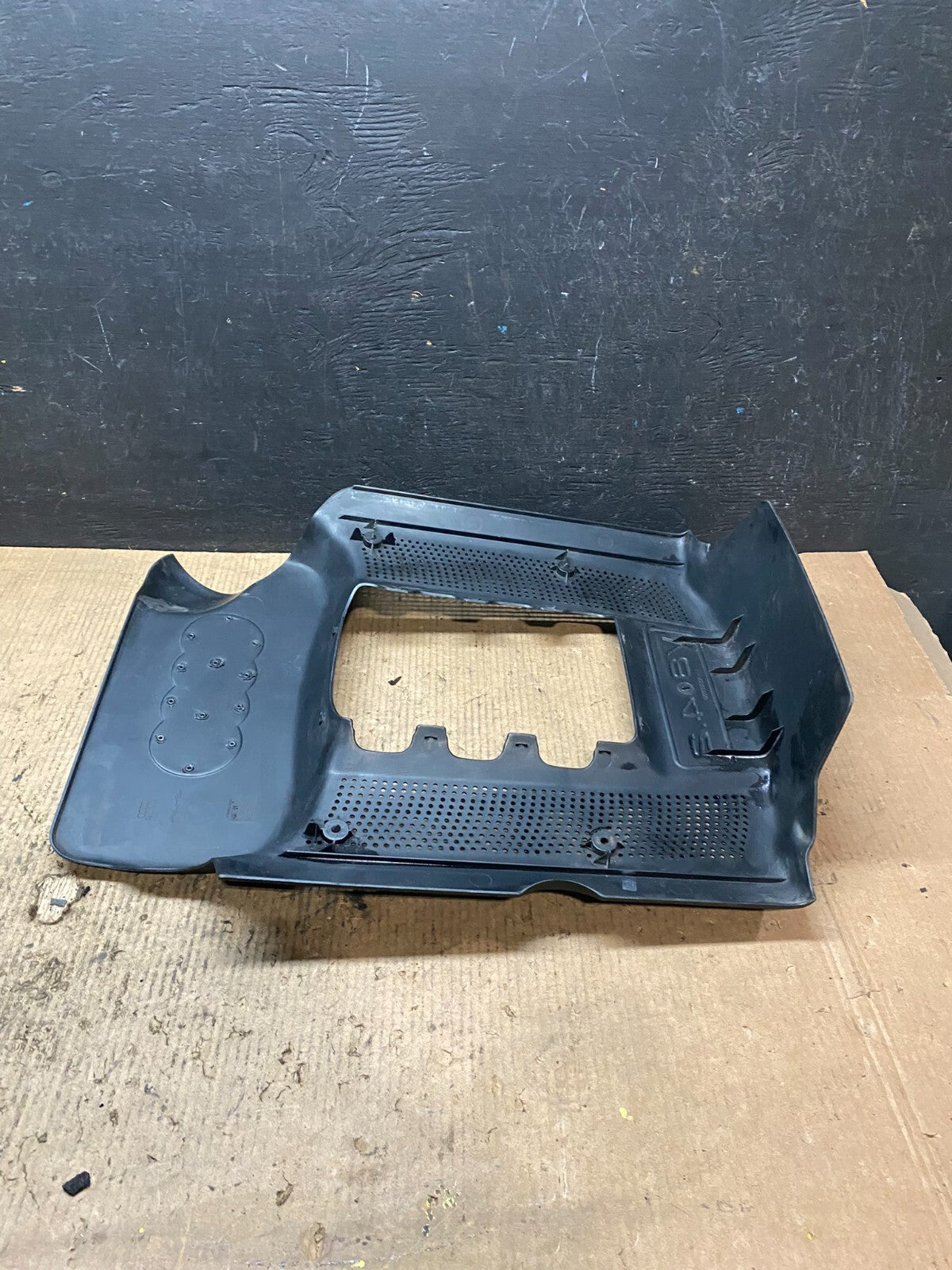 2000 2001 2002 Audi A8 4.2L Center Engine Cover H6922 PS7