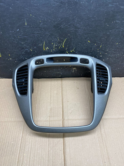2001-2007 Toyota Highlander Radio Climate Dash Trim Bezel Air Vent OEM aa4501 DG0