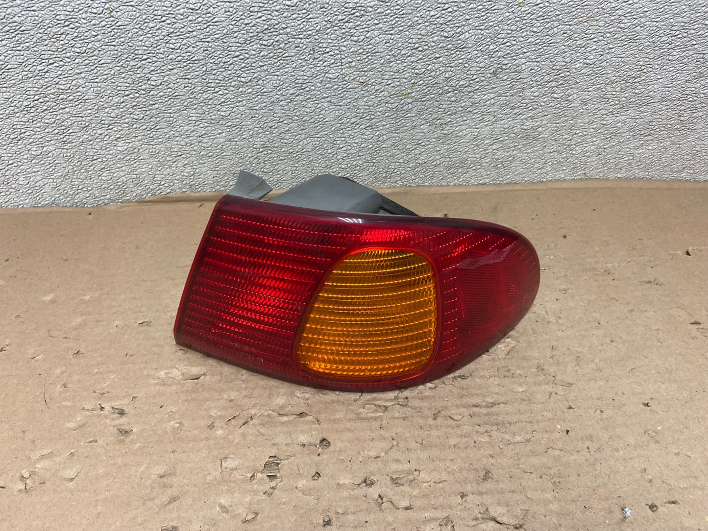 1998 1999 2000 Toyota Corolla Right Passenger Side Tail light OEM AB0807 LK0