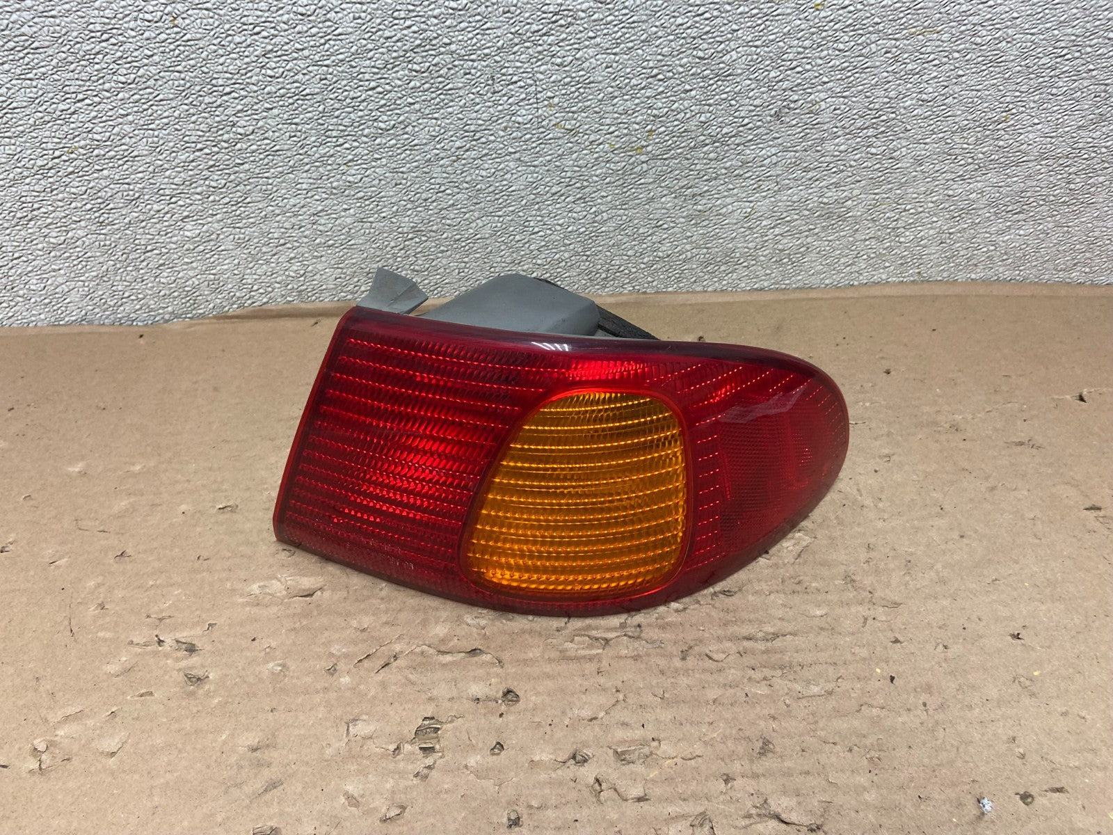 1998 1999 2000 Toyota Corolla Right Passenger Side Tail light OEM AB0807 LK0