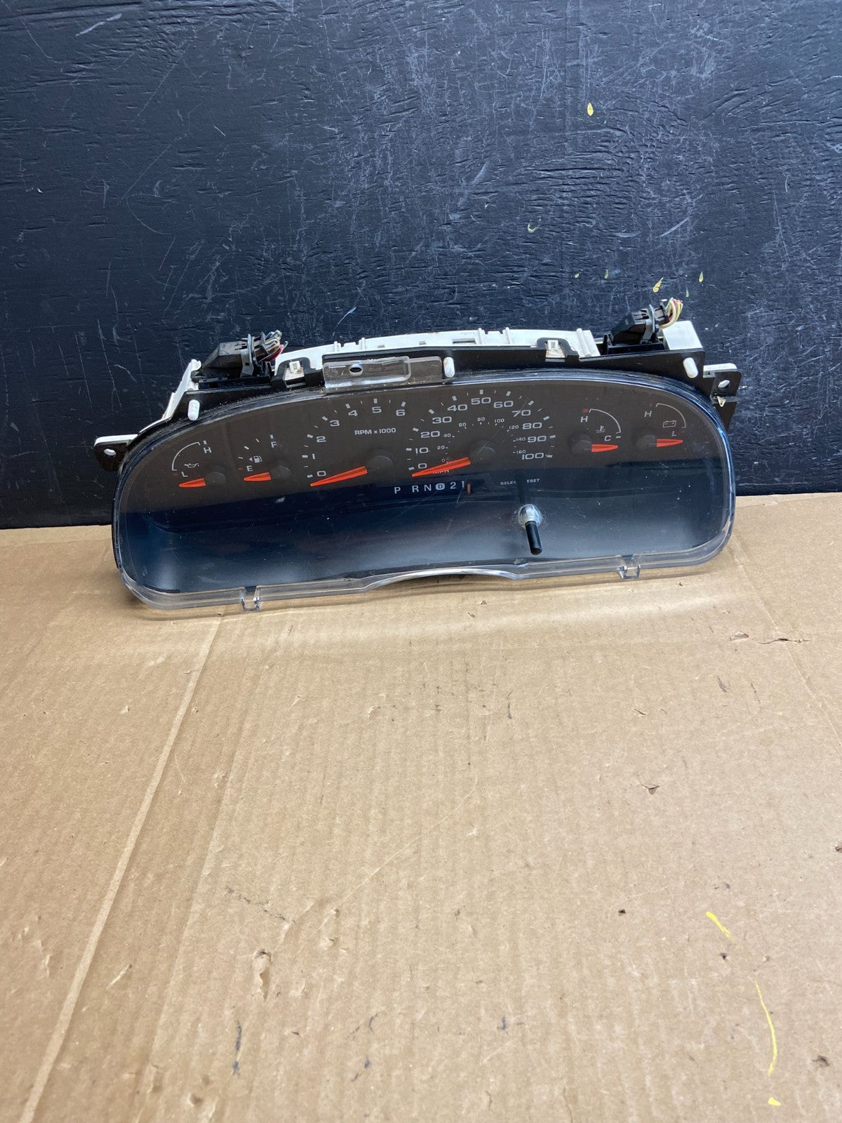 2006 Ford E350 Gauge Speedometer Cluster ad2156 DG0