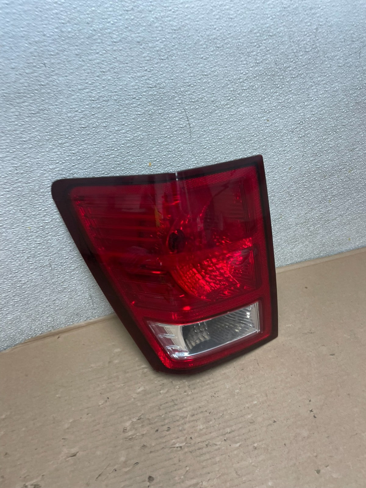 2007 2008 2009 2010 Jeep Grand Cherokee Left Driver Lh Tail Light Oem AB0015 LK2