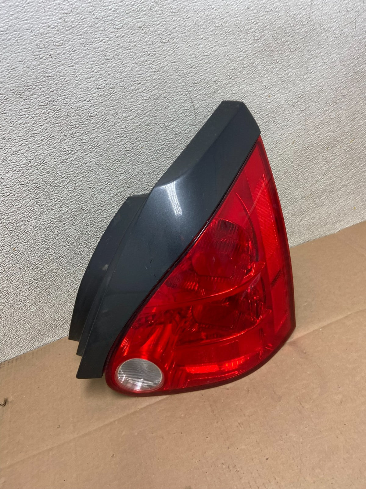 2004 2005 2006 2007 2008 Nissan Maxima Right RH Tail Light Y0934 DW2