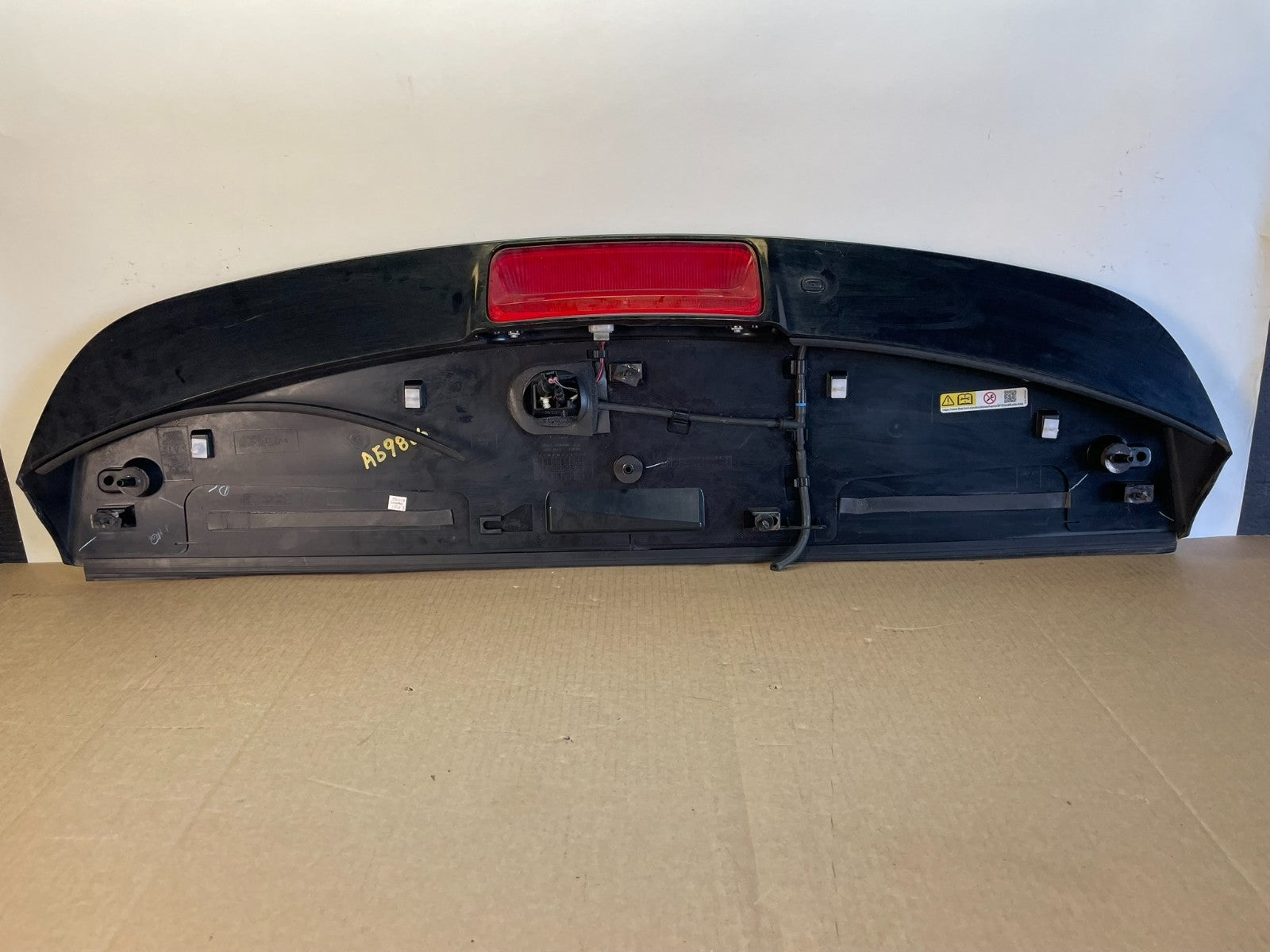 2016 to 2019 Ford Explorer Rear Upper Tailgate Liftgate Wing Spoiler ag9866 DG7