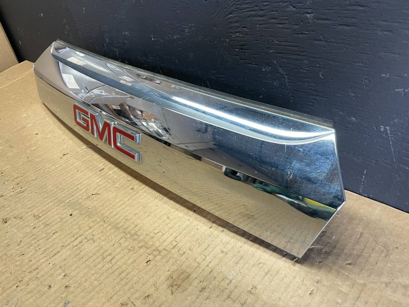 2010-2015 Gmc Terrain Lift Gate Handle Trim Back Up Camera 22869815 AB3288 DG2