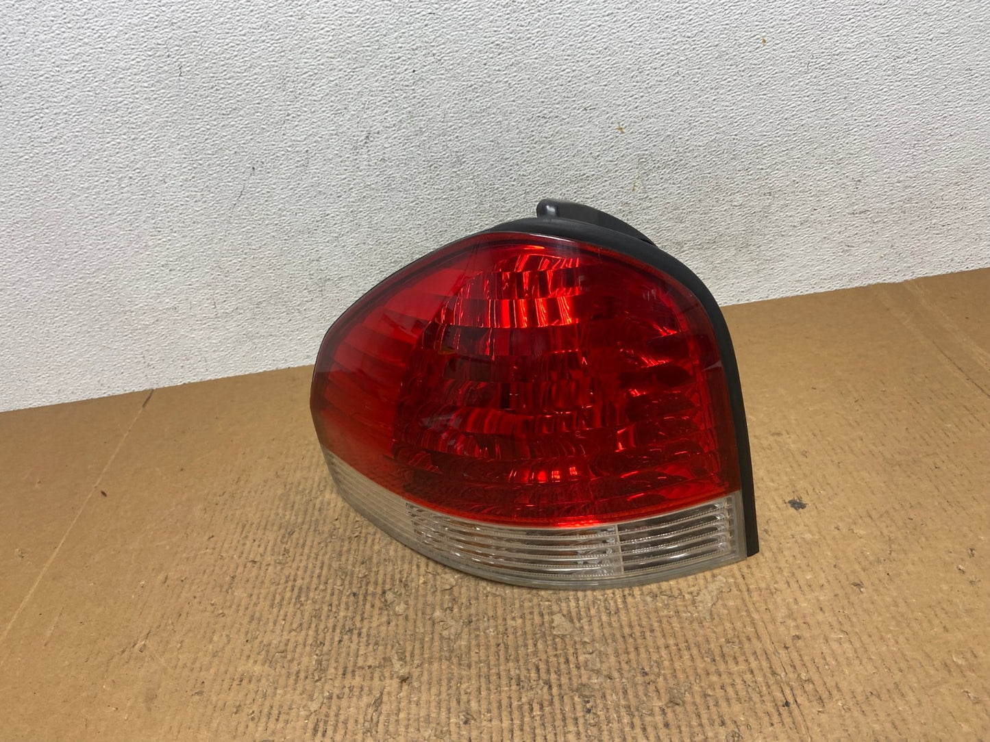 2005 to 2006 Hyundai Santa Fe Left Driver Side Tail Light AE2885 LK0