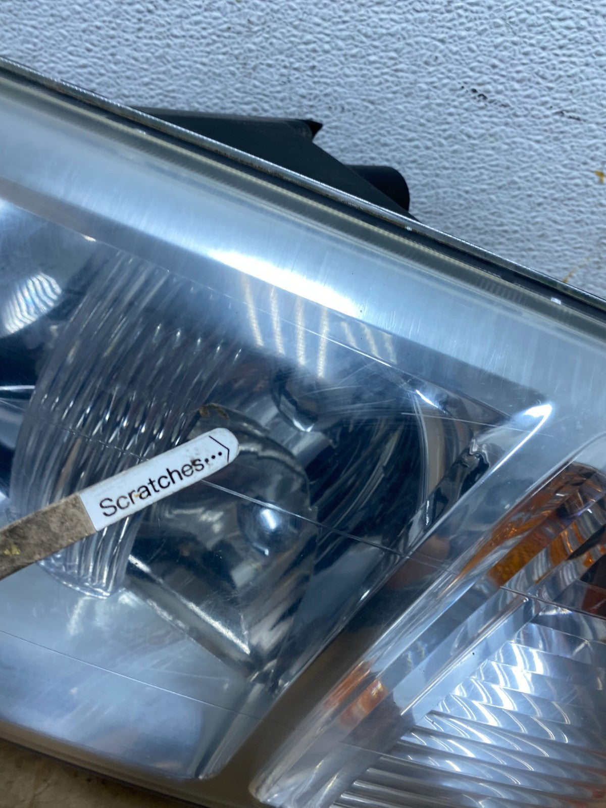 2004 - 2008 Mitsubishi Endeavor Headlight Left Driver Lh Side AD5227 DW3