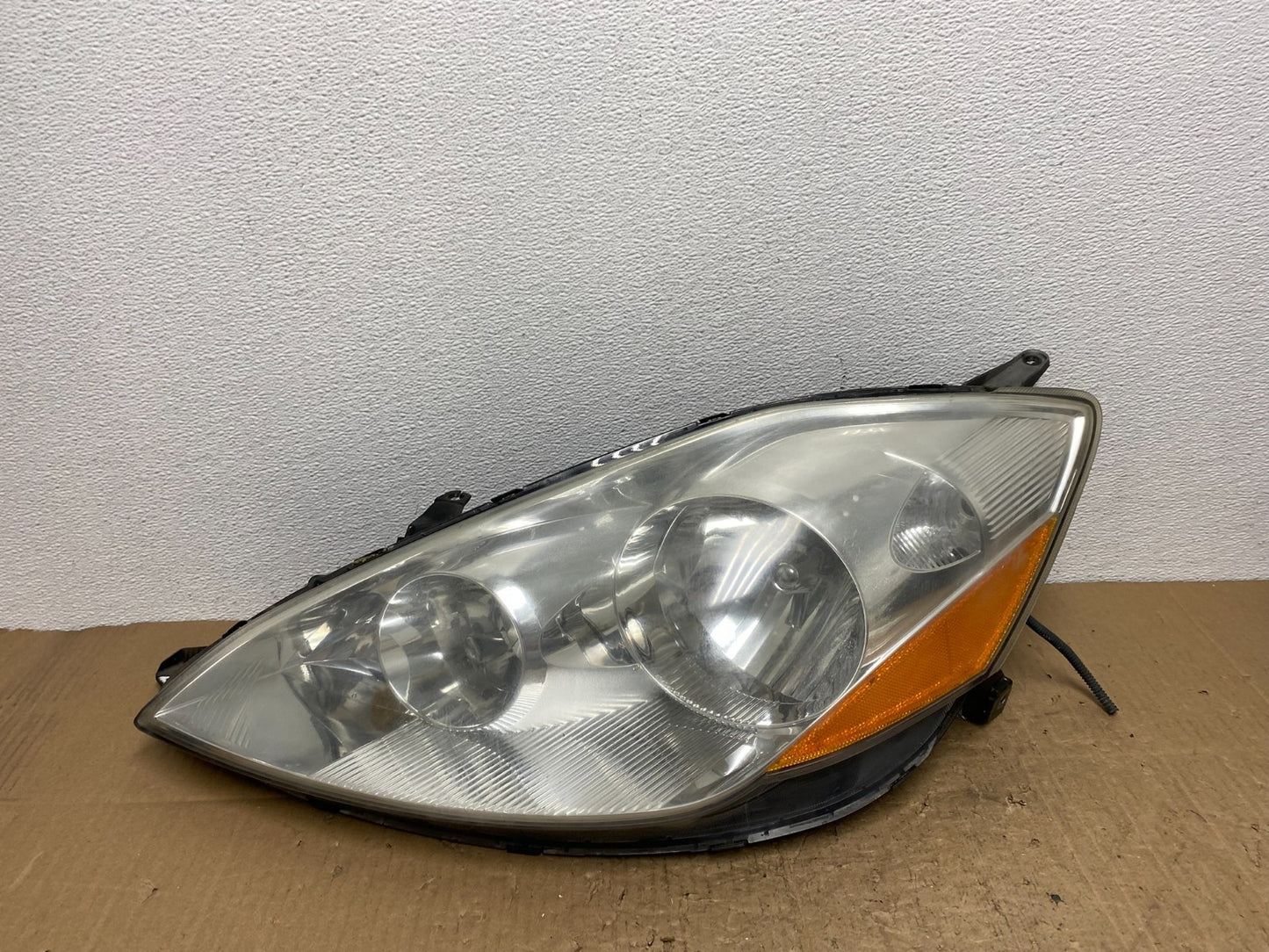2006 to 2010 Toyota Sienna Left Driver Lh Side Headlight Halogen AC0104 DW0