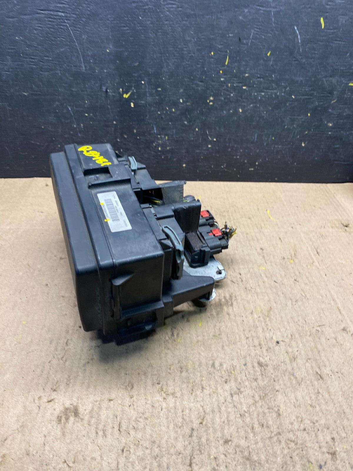 2004 2005 Dodge Durango Fusebox Fuse Box Relay Body BCM Module R8480 DG3