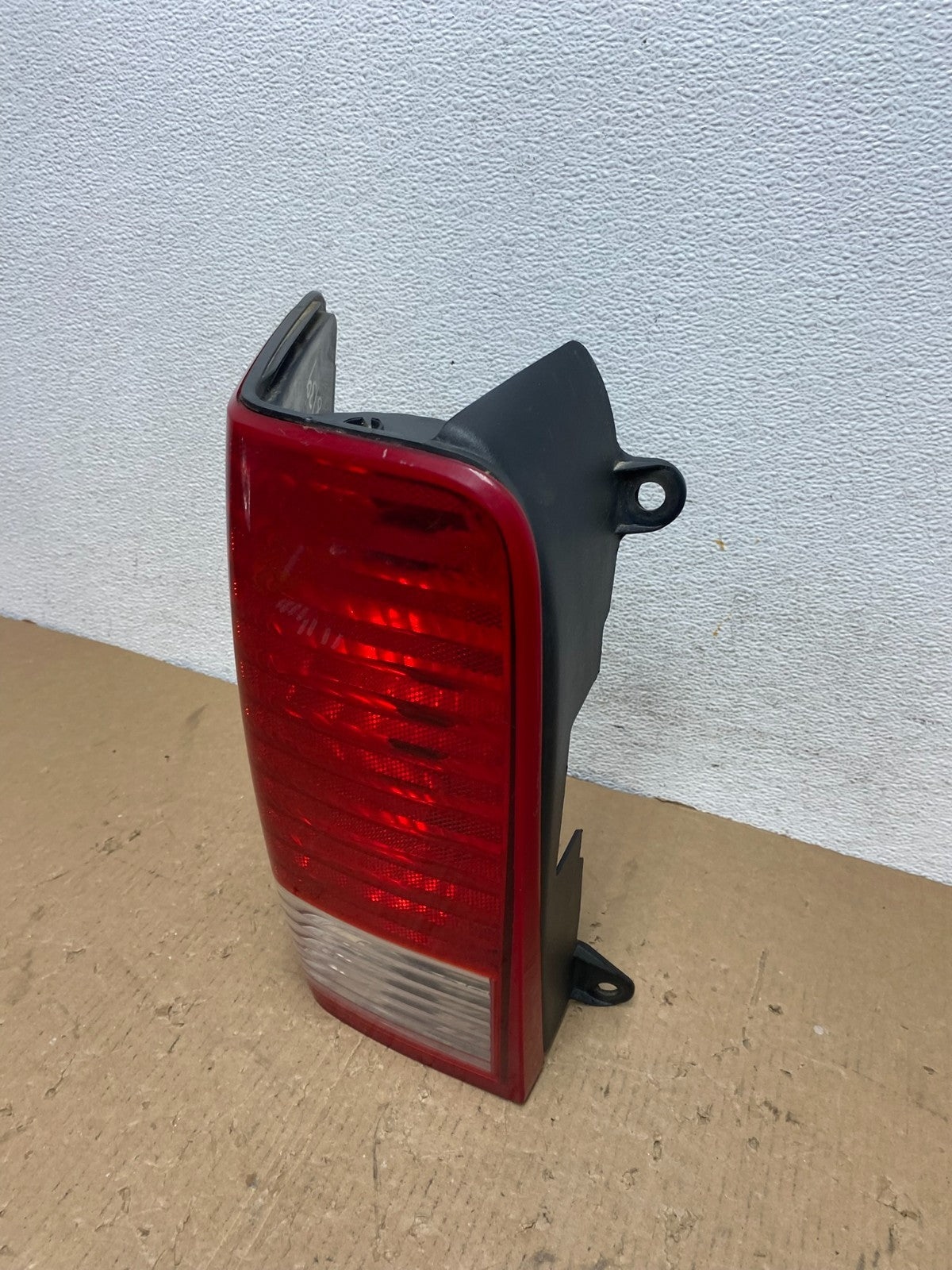 2007 2008 2009 Chrysler Aspen Tail Light Left Driver Lh Side AD8139 DW1