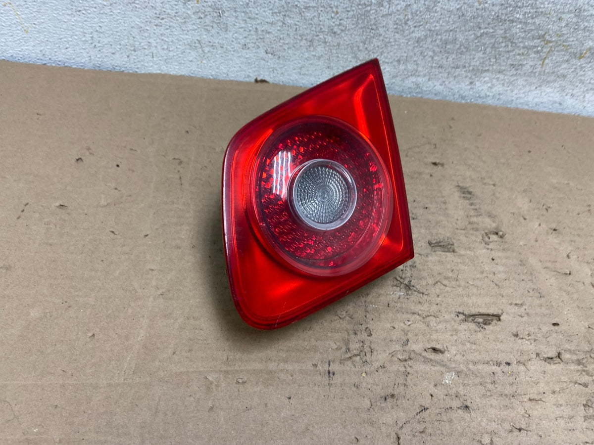 2005 2006 2007 Volkswagen Jetta Right Passenger Tail Light Inner AI1096 DW2