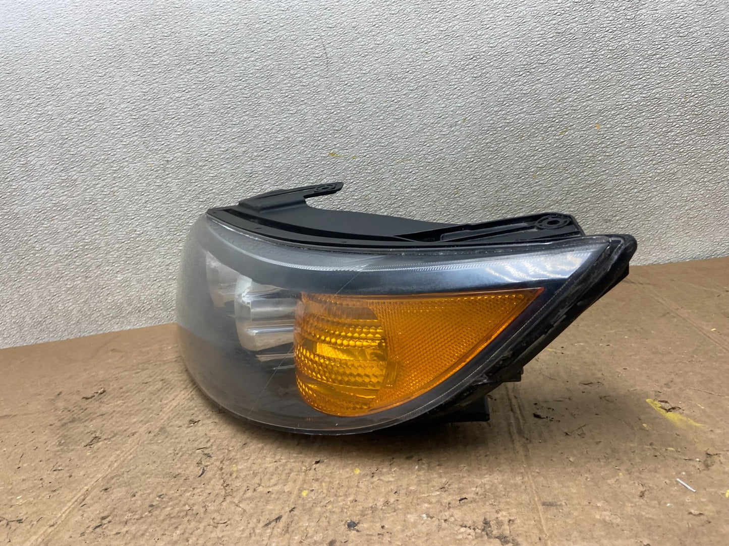 2011 to 2013 Kia Sorento Left Driver LH Side Headlight Halogen Oem AA3805 DW1