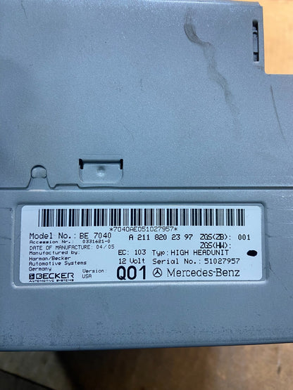 2003-2006 Mercedes Benz W211 E350 E500 Radio Screen Navigation Display Y4040 DG7