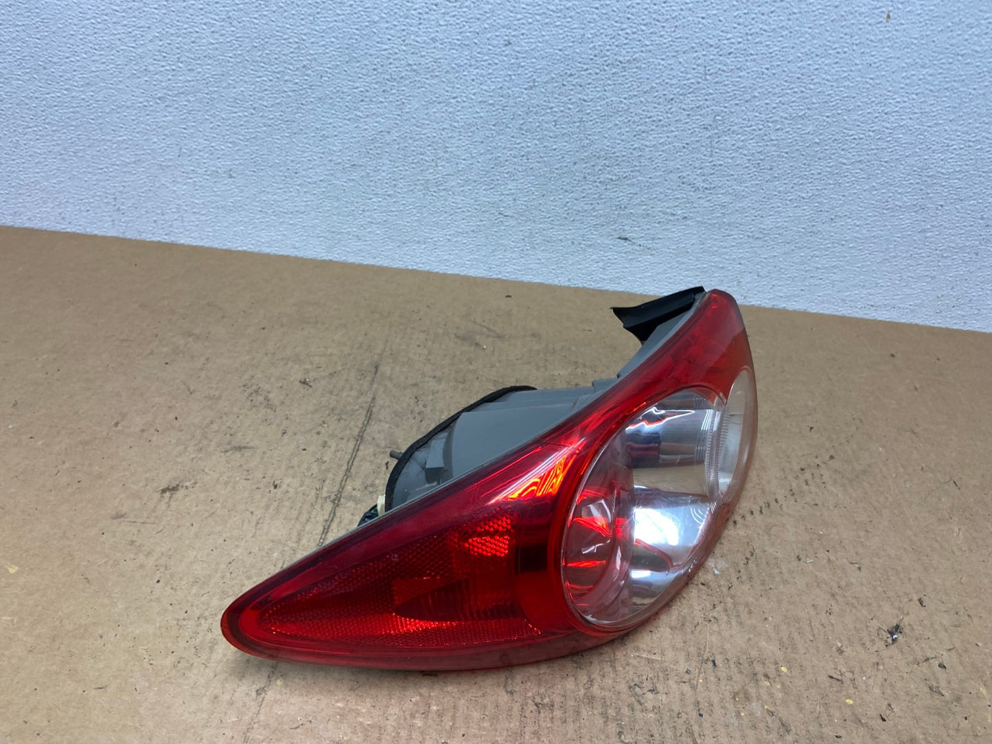 2003 - 2005 Mazda 6 Left Driver LH Side Tail Light Oem AC3644 LK2