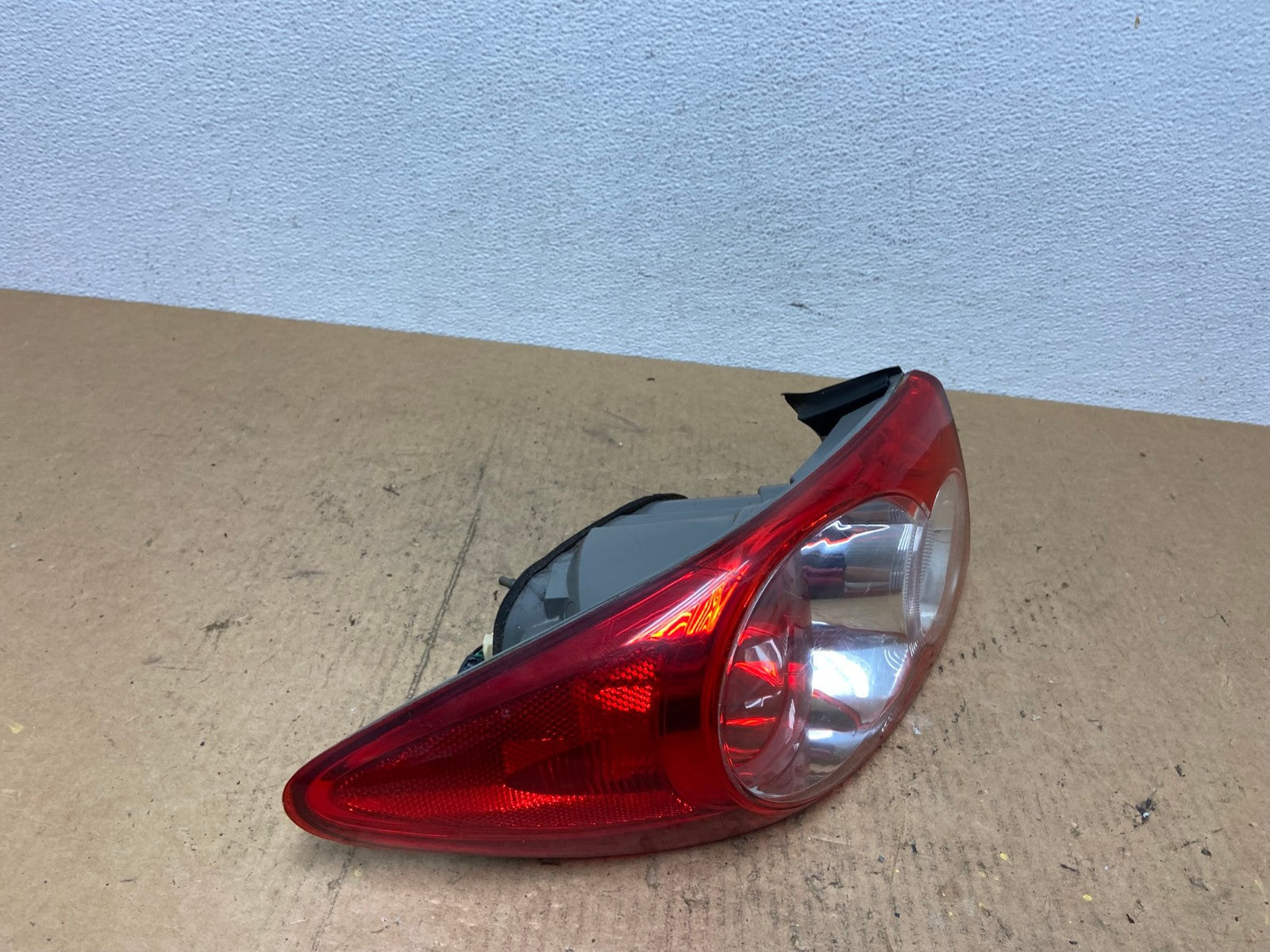 2003 - 2005 Mazda 6 Left Driver LH Side Tail Light Oem AC3644 LK2