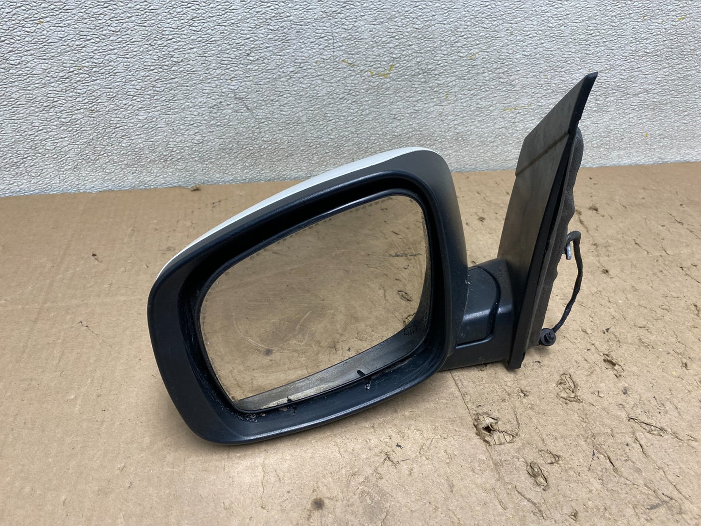 2009 to 2014 Volkswagen Routan Left Driver LH View Door Mirror Oem W3653 DW4
