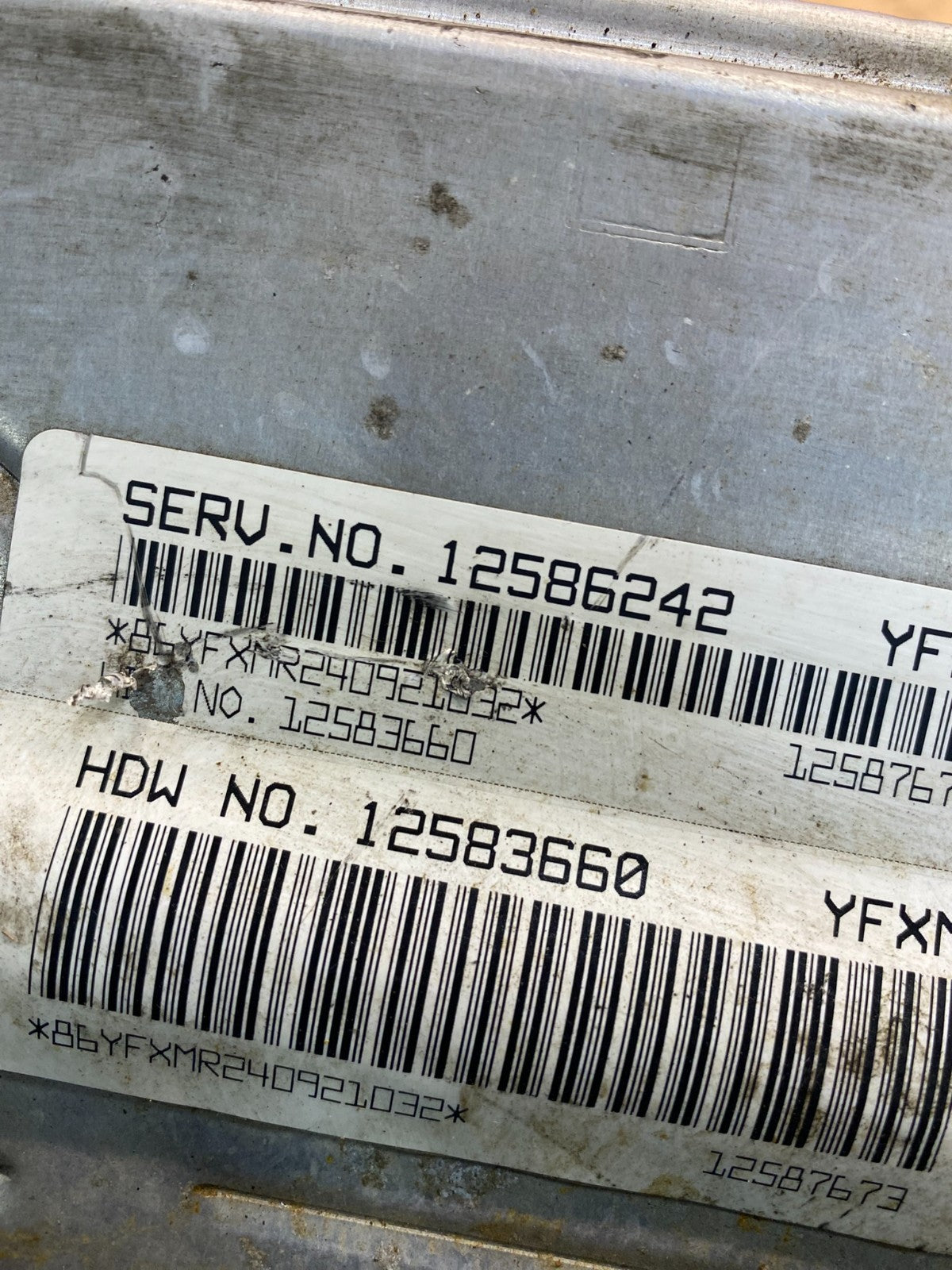 2004 GMC Envoy Silverado Engine Computer ECU ECM Module 12586242 AD9391 DG2