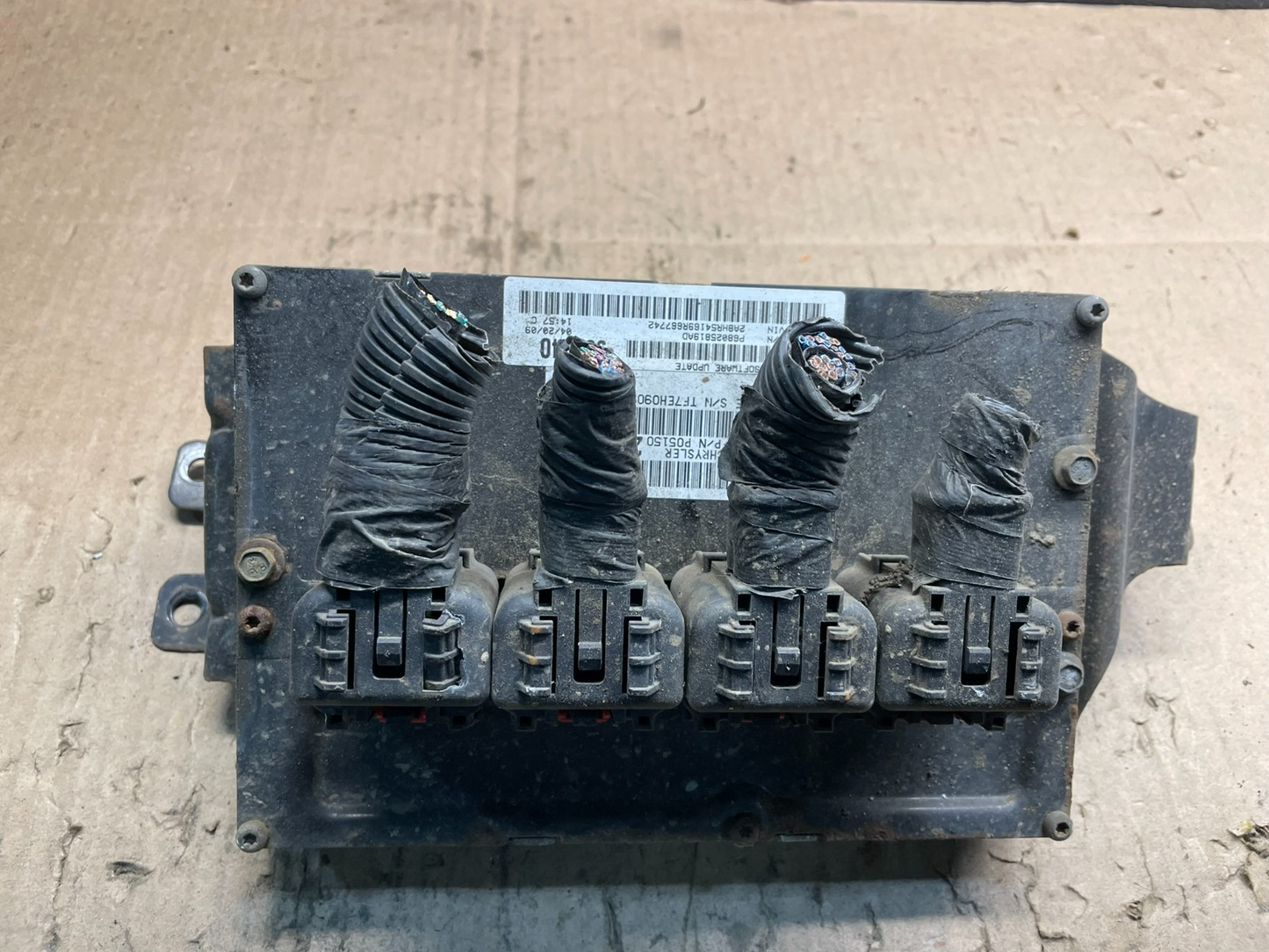 2008 2009 Caravan Town & Country 3.8L Engine Control P68025819AD T7464 DG0