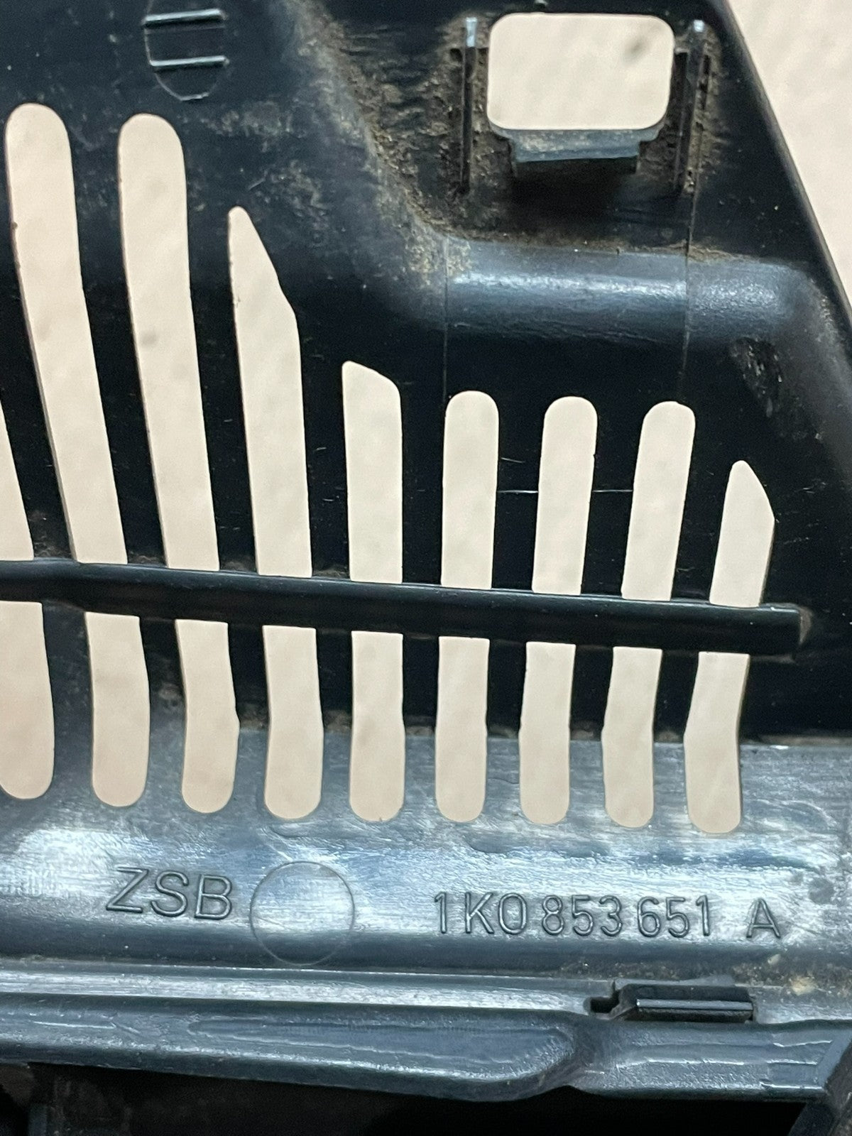 2004 to 2009 Volkswagen Golf MK5 Front Bumper Grill Grille 1k0853655 Z8418 DG11