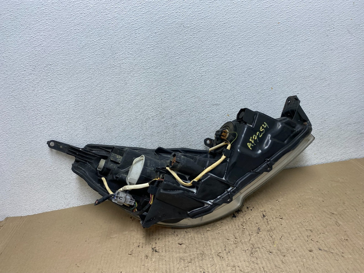 2010 2011 2012 Subaru Legacy Outback Left Driver Halogen Headlight AF7254 DW7