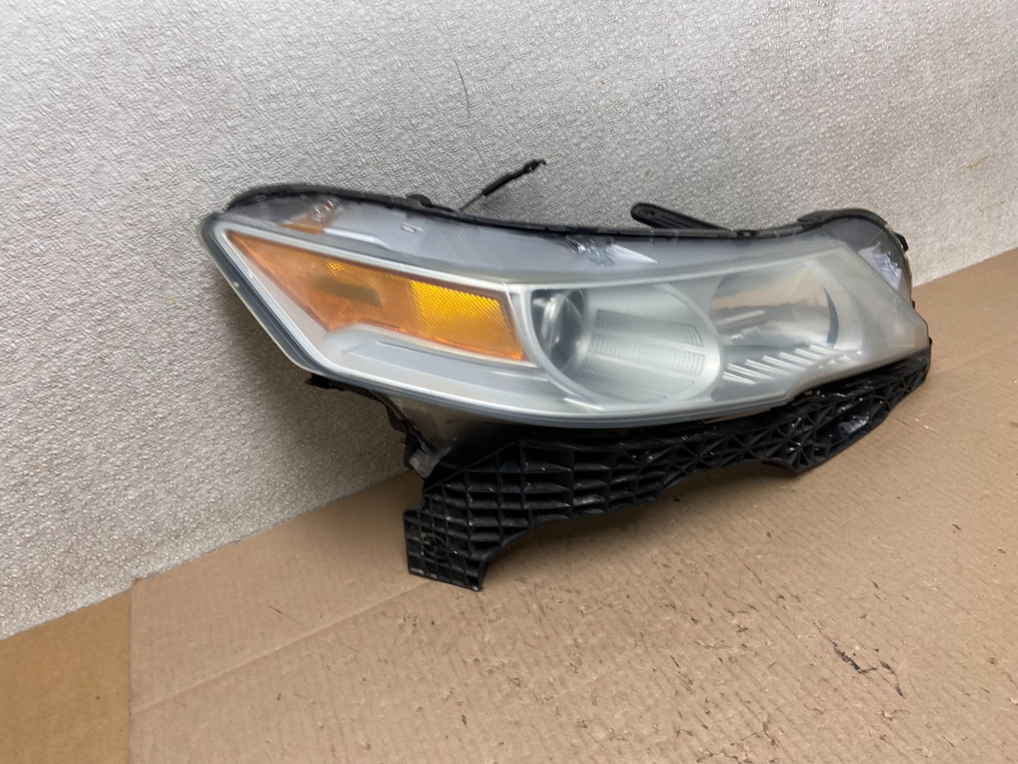 2012 to 2014 Acura TL Headlight Right Passenger Side Xenon HID Z4019 DW2