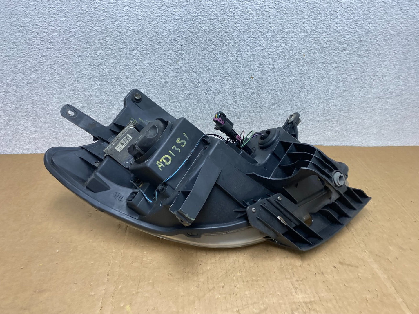 2008-2012 Buick Enclave Left Driver Headlight Xenon Hid One Ballast AD13519