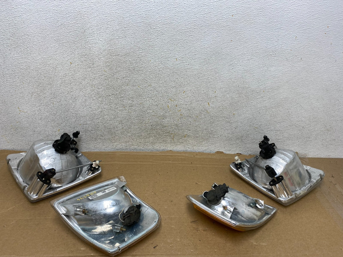 2001-2005 Ford Explorer Sport Trac Left+Right Turn Signal Headlight AH8246 DG7