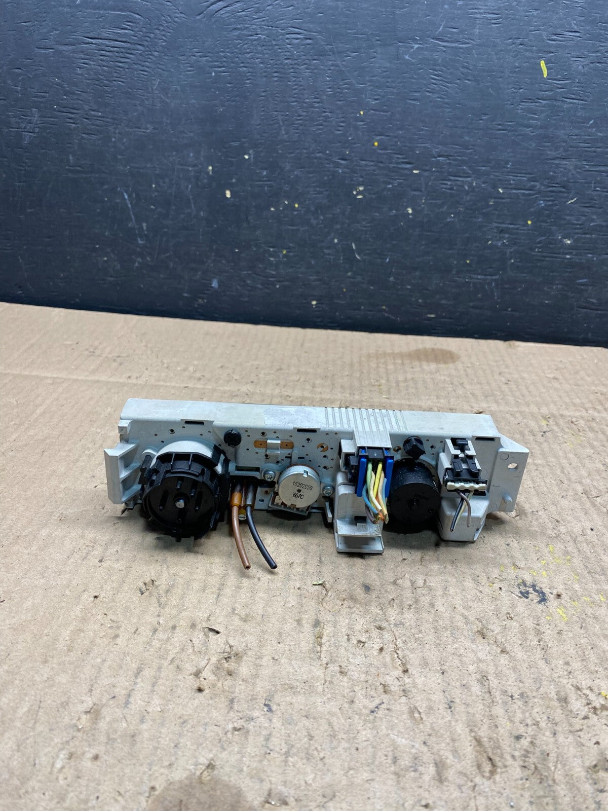 2001 - 2007 GMC Chevrolet Express 1500 Climate Control A/C M8287 DG4