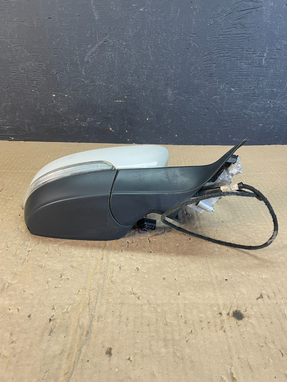 2012-2015 Volkswagen Passat Right Passenger Sgn Door View Mirror AC9910 DW4