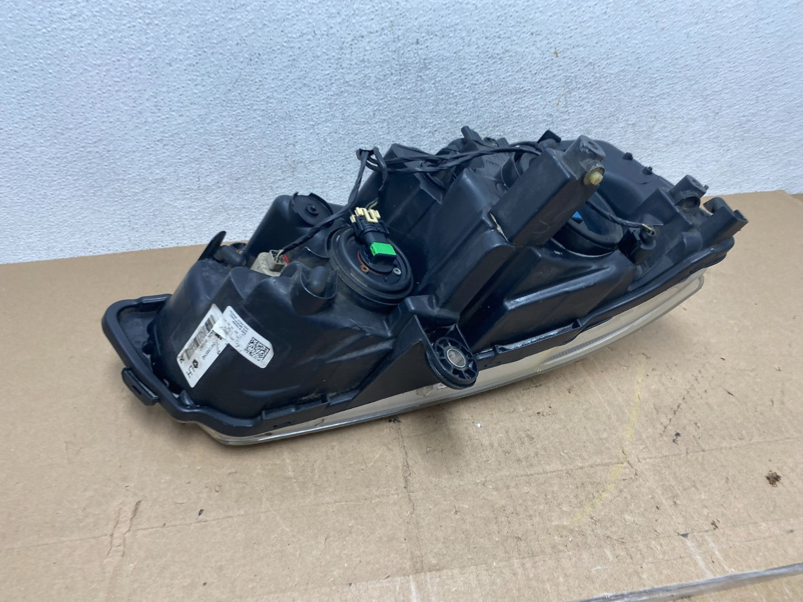2008 to 2016 Chrysler Town and Country Left Driver Lh Side Headlight AE6876 DW5