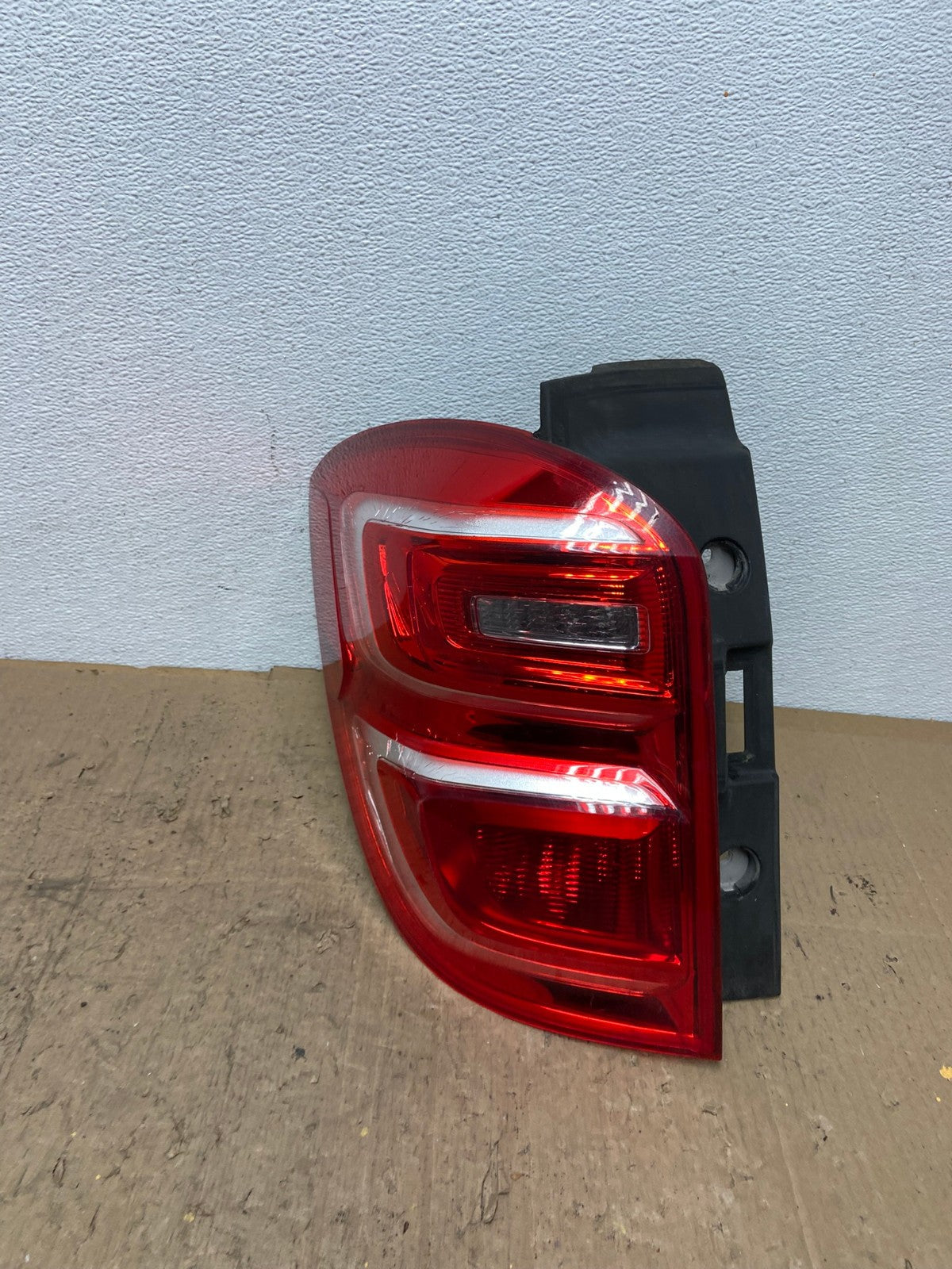 2016 to 2017 Chevrolet Equinox Left Driver Lh Side Tail Light OEM Y0412 GD0