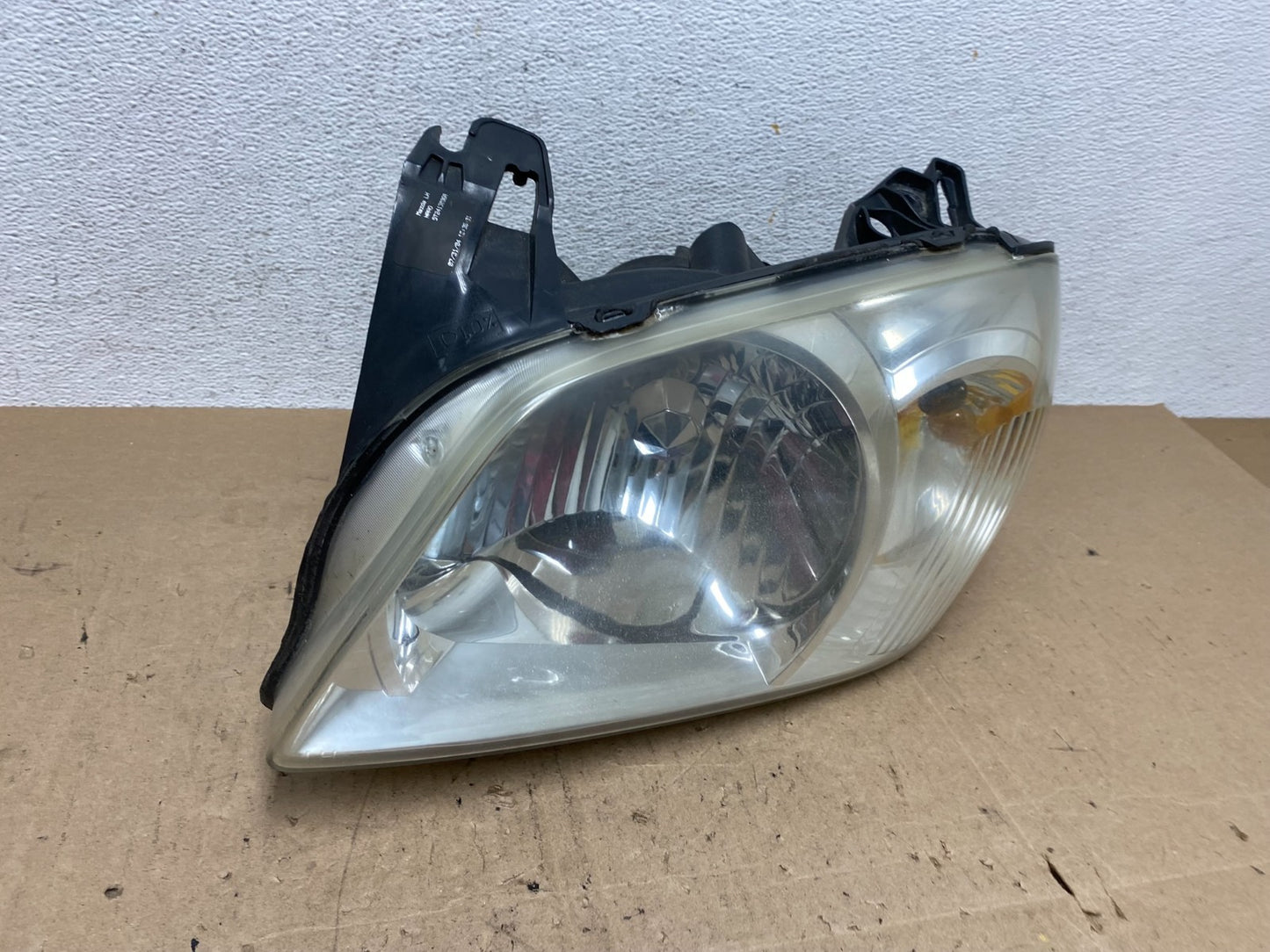2005 - 2006 Mazda Tribute Left Driver LH Halogen Headlight AE6135 DW2