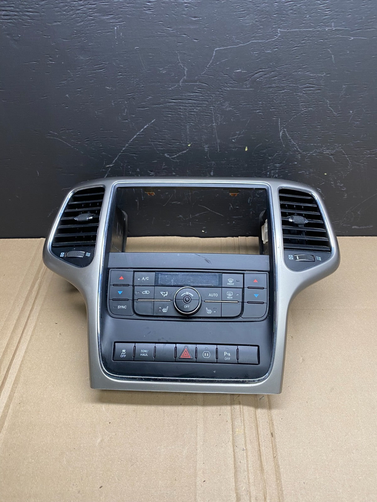 2011-2013 Jeep Grand Cherokee Center Radio Climate Control Bezel Vent AC6705 DG0