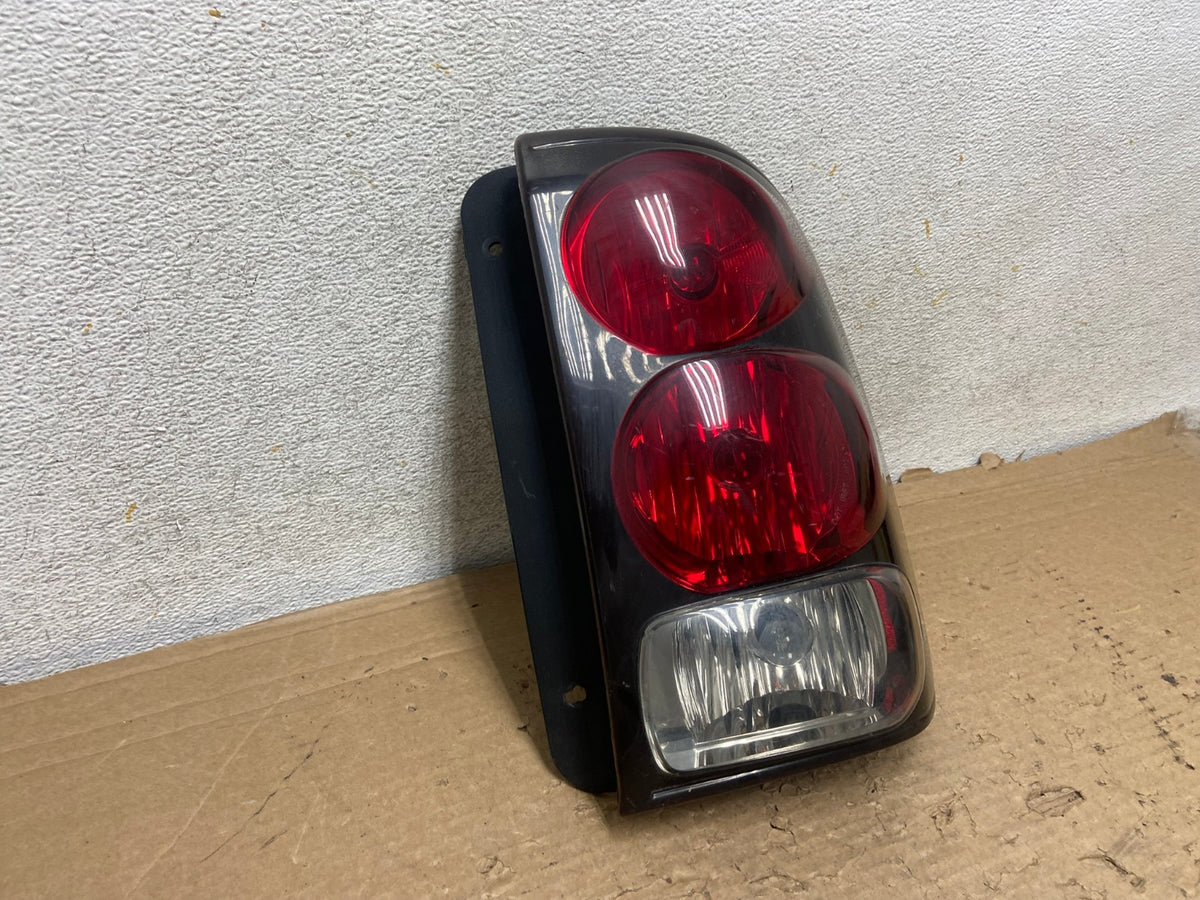2002 to 2009 Chevrolet Trailblazer Right Passenger Rh Tail Light AH9186 LK1