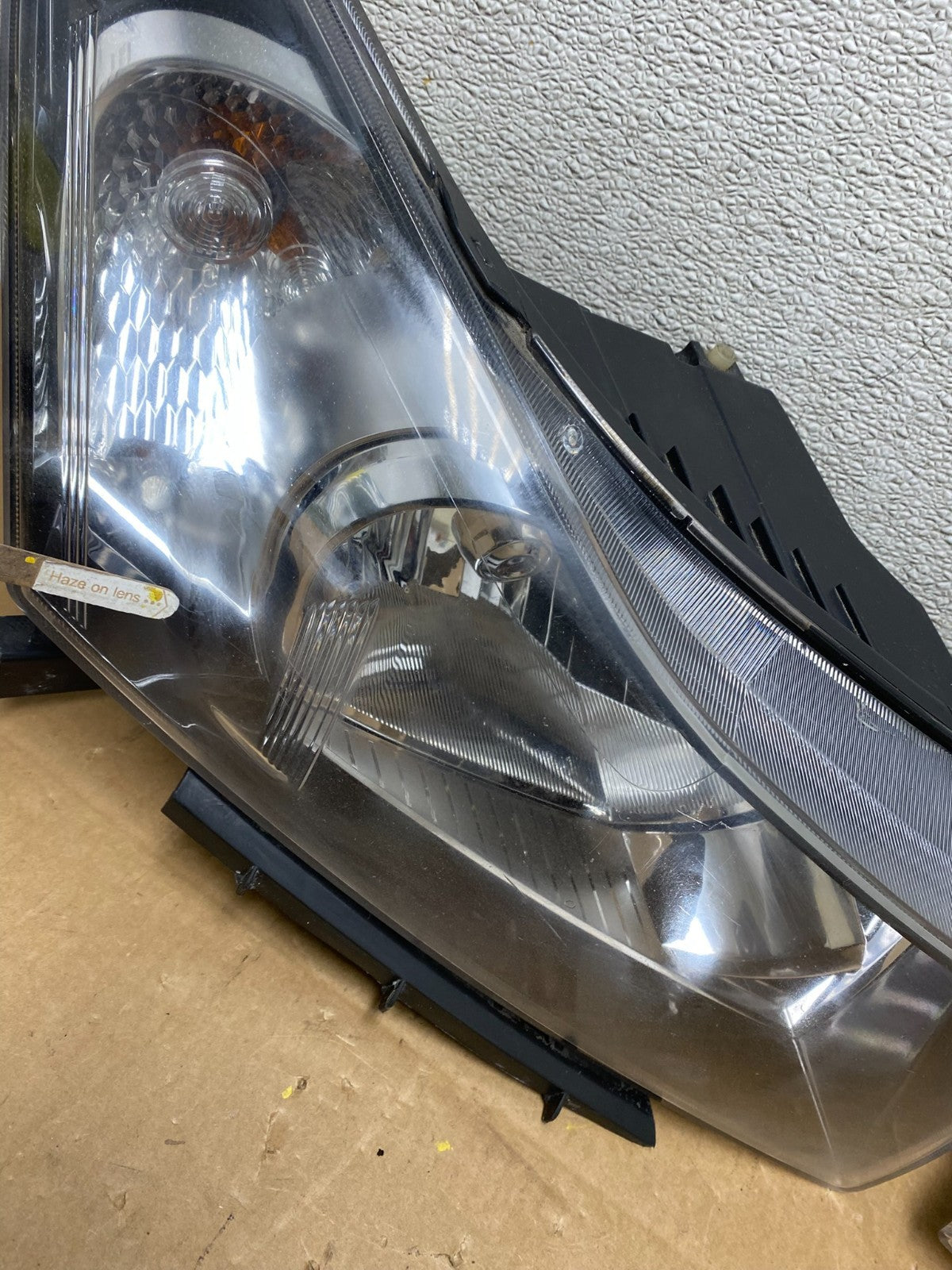 2011 to 2015 Chevrolet Cruze Halogen Left+Right Set Headlights V4877 DW8