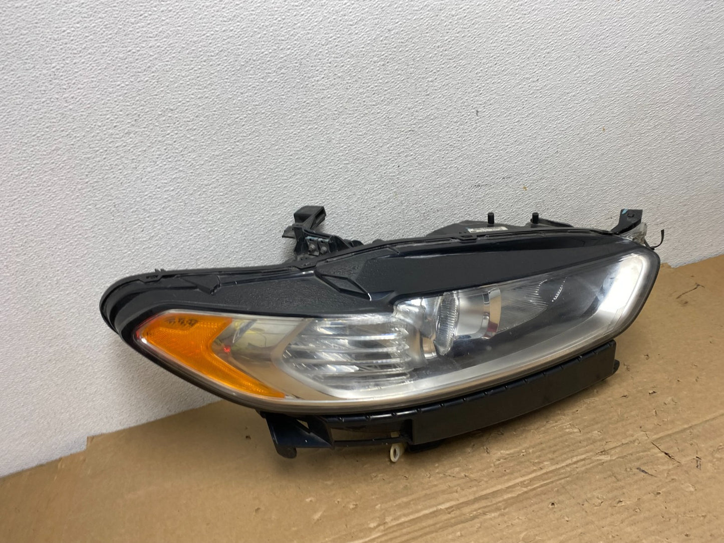 2013 to 2016 Ford Fusion Right Passenger Rh Side Headlight AD4050 DW2